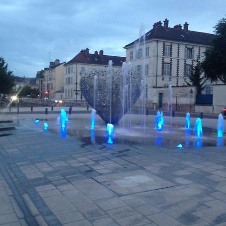 Le St Frobert Au Coeur De Troyes Appartamento Esterno foto