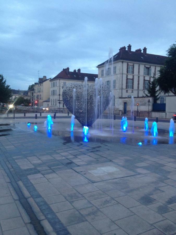 Le St Frobert Au Coeur De Troyes Appartamento Esterno foto