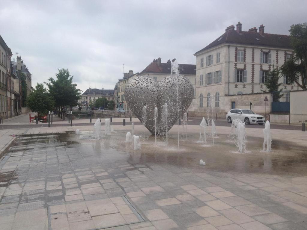 Le St Frobert Au Coeur De Troyes Appartamento Esterno foto